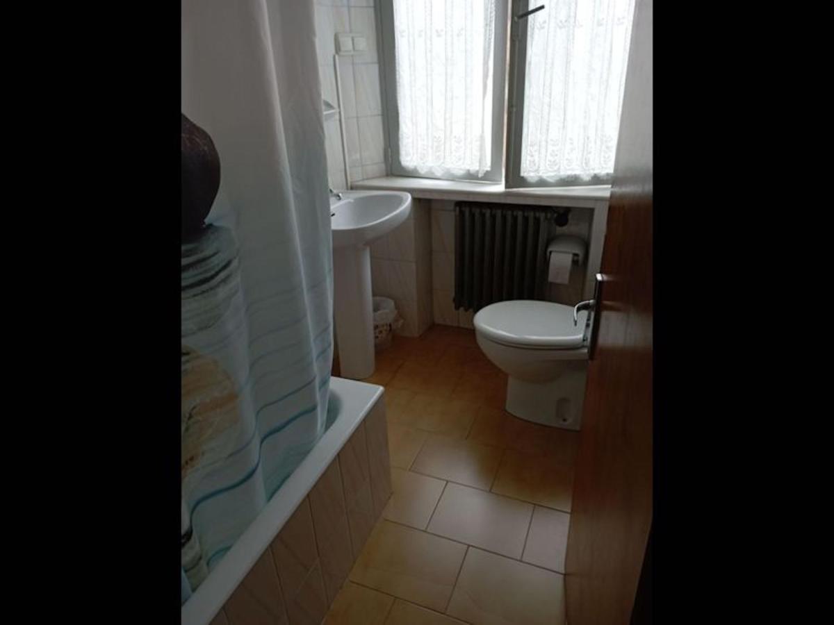 Room In Lodge - Double And Single Room - Pension Oria 2 Luarca Exterior foto