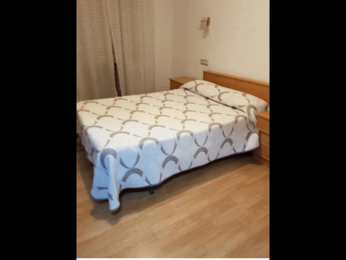 Room In Lodge - Double And Single Room - Pension Oria 2 Luarca Exterior foto